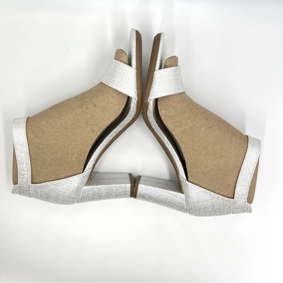 Life Stride Womens Size 9 Silver White Open Toe Dress Sandals Heels Shoes - Picture 6 of 12